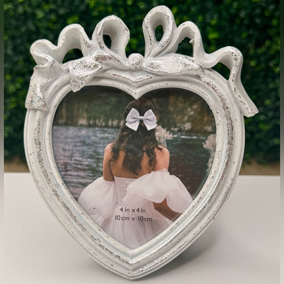Nanette Lepore Silver & White Heart-Shaped Frame (New) - Picture 1 of 3